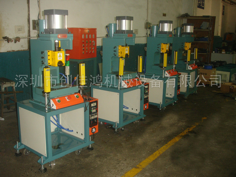 精密滑塊式氣動(dòng)沖床